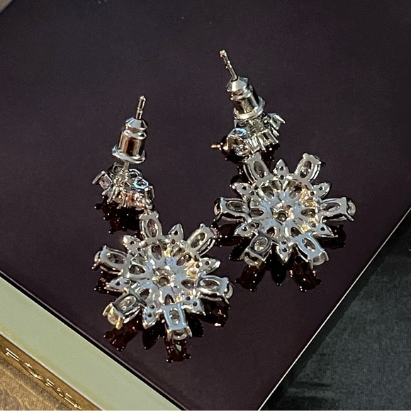 ✨Dazzling Rhinestones Floral Stud Earrings - Picture 3 of 3